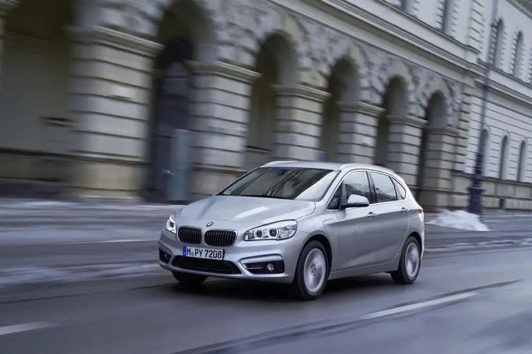 BMW 225xe - 23