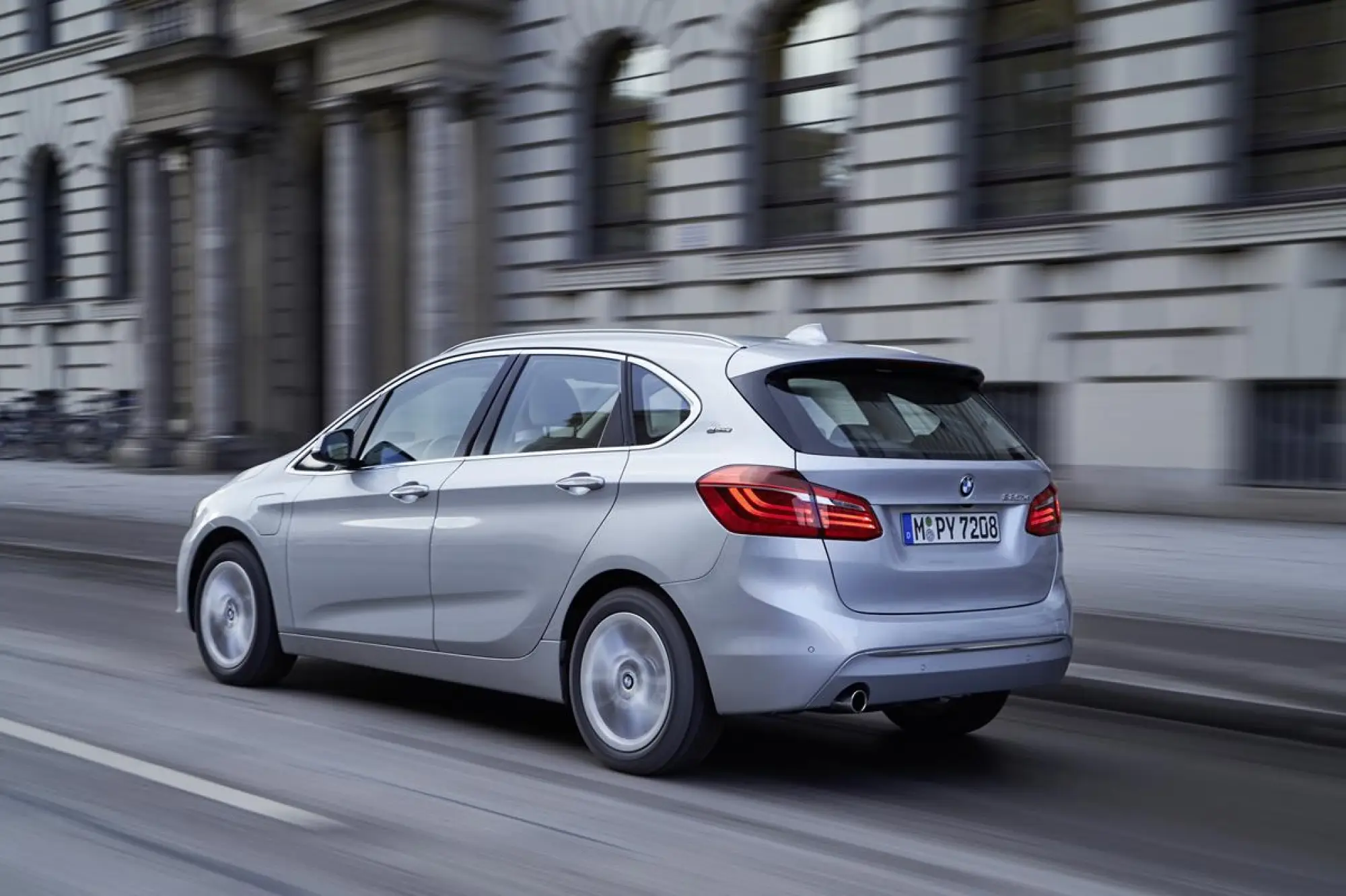 BMW 225xe - 24