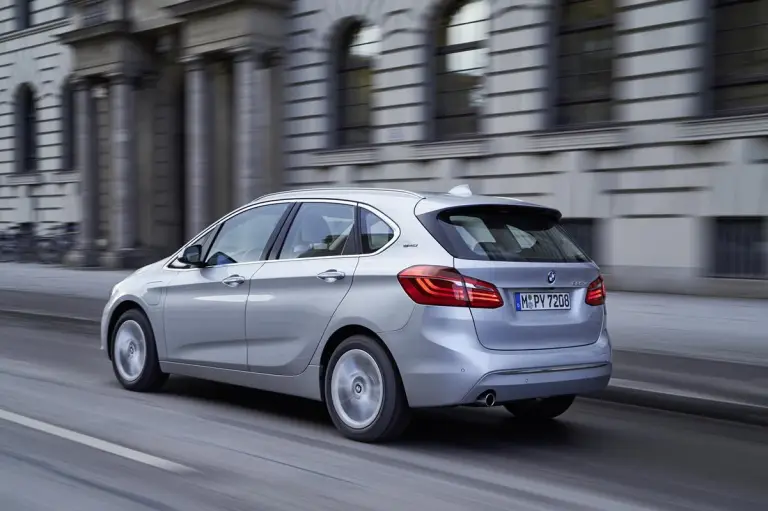 BMW 225xe - 24