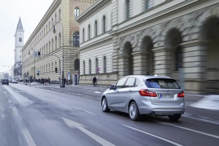 BMW 225xe - 25