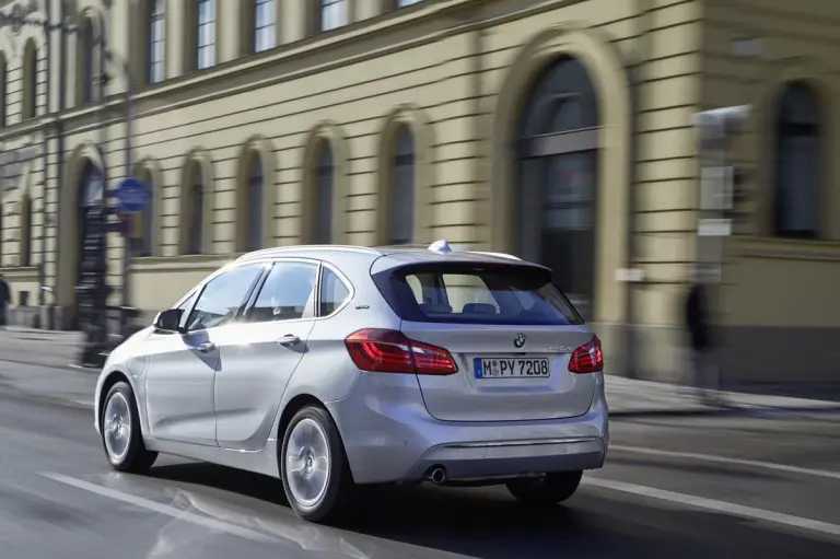 BMW 225xe - 26
