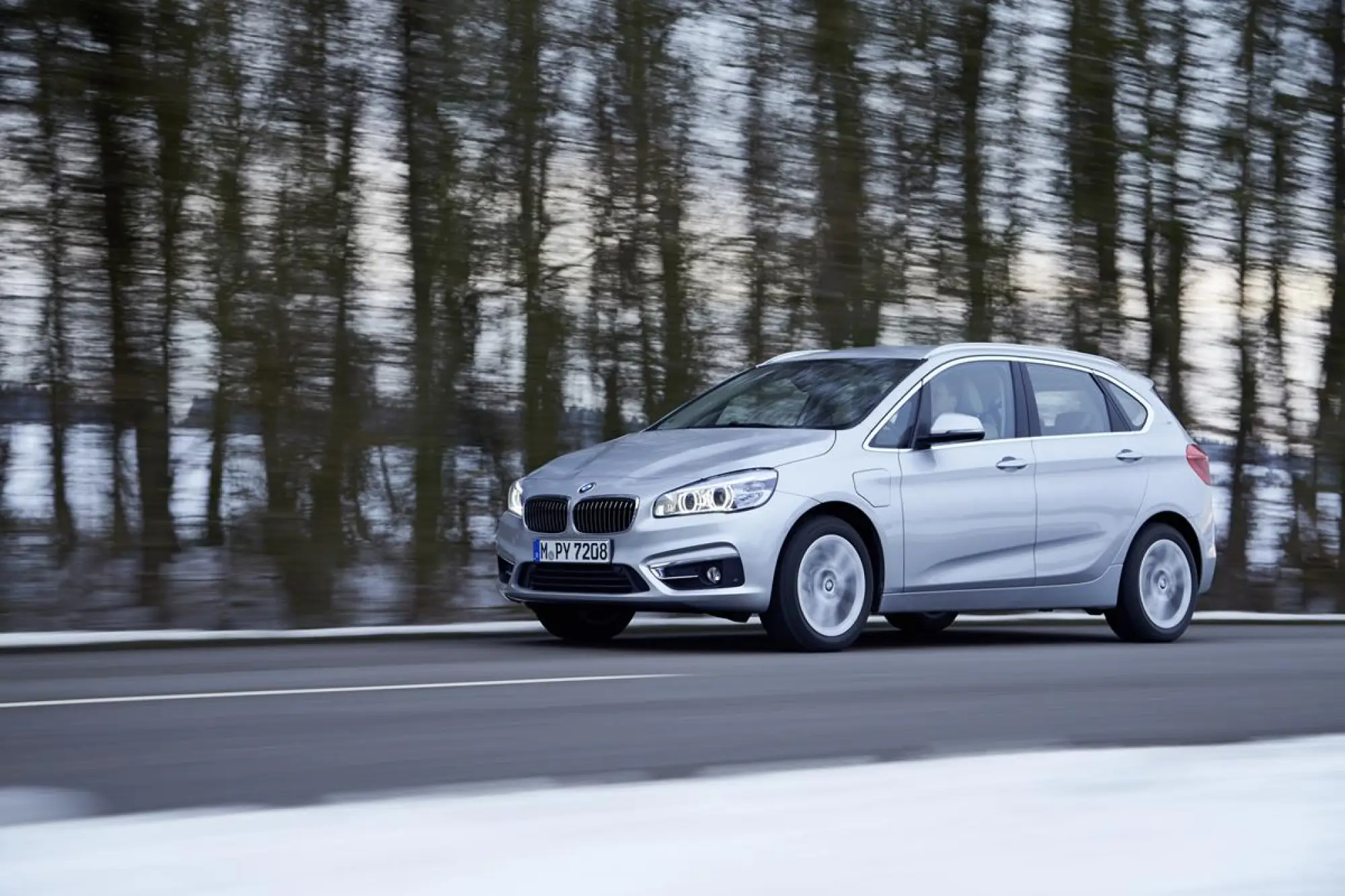BMW 225xe - 28