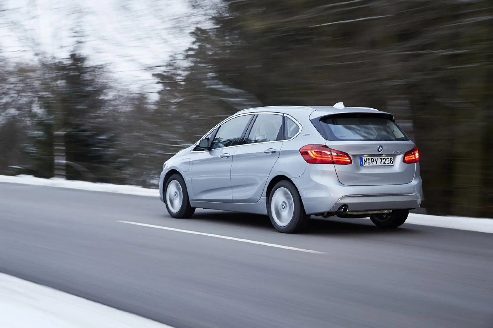 BMW 225xe - 29