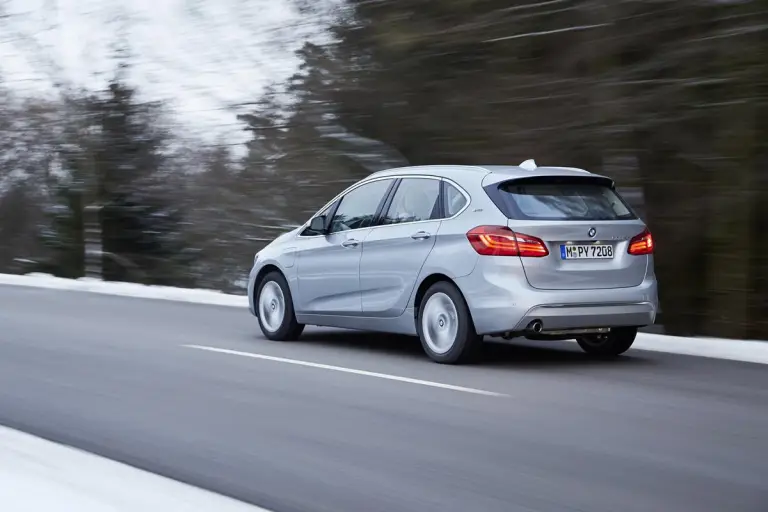 BMW 225xe - 29
