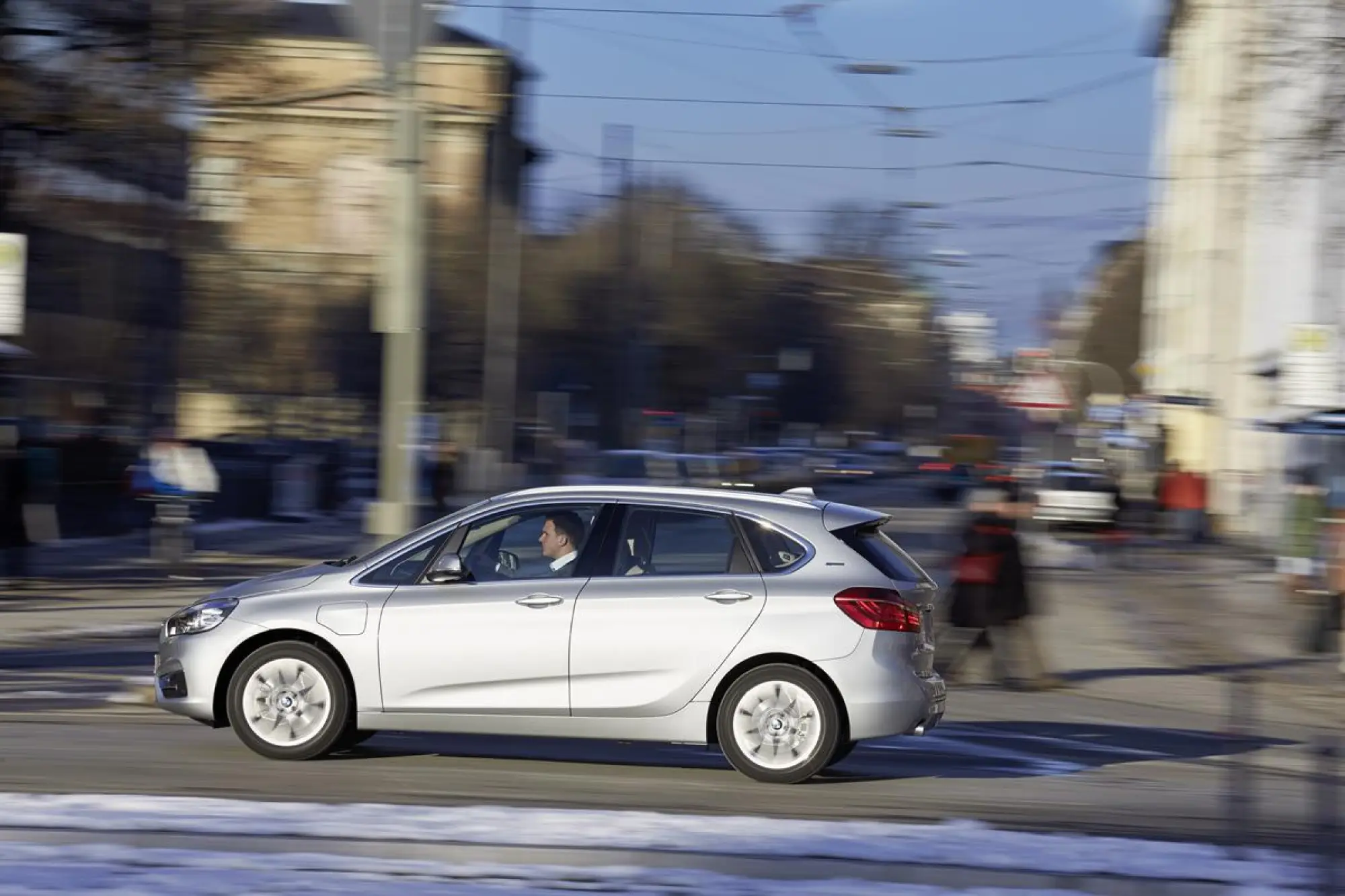 BMW 225xe - 31