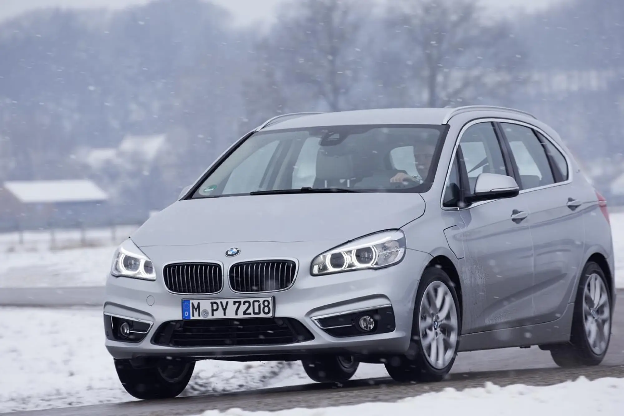 BMW 225xe - 36