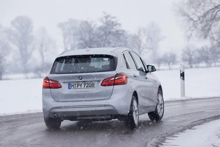 BMW 225xe - 38