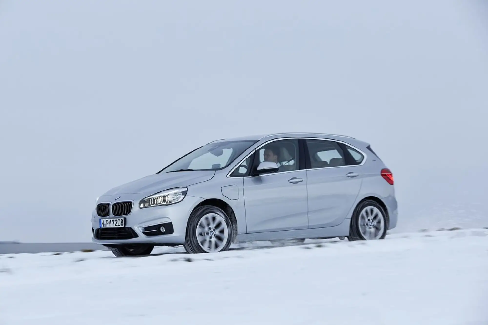BMW 225xe - 40
