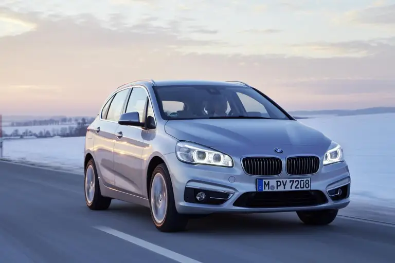 BMW 225xe - 4