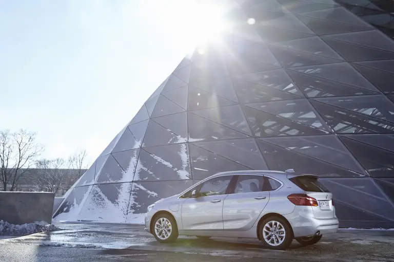 BMW 225xe - 50