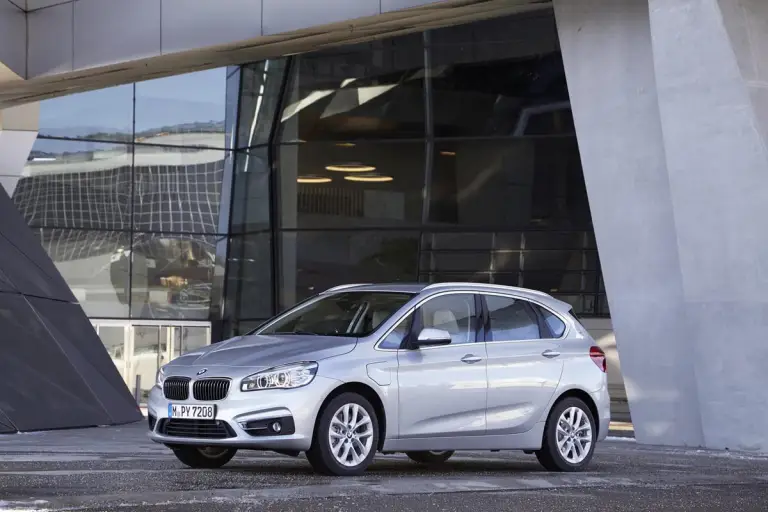 BMW 225xe - 51