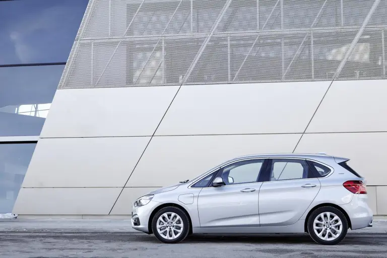 BMW 225xe - 53