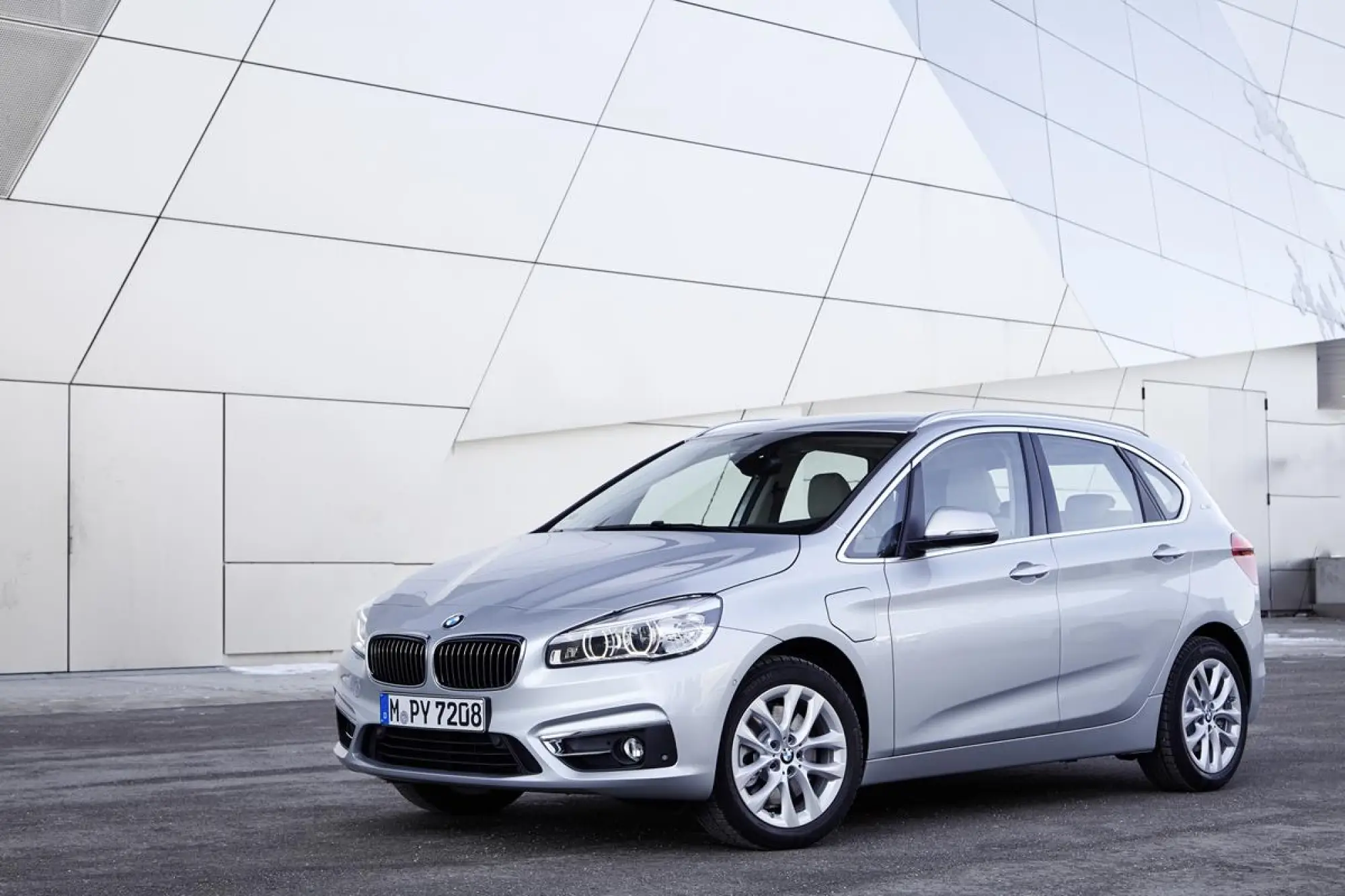 BMW 225xe - 54