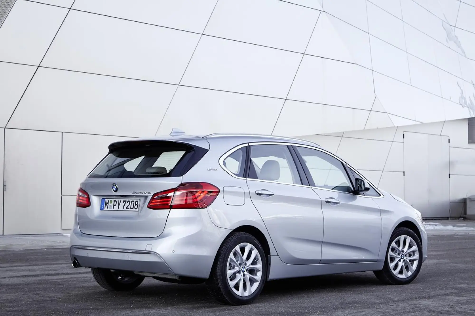 BMW 225xe - 55
