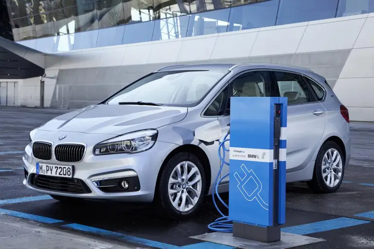 BMW 225xe - 59