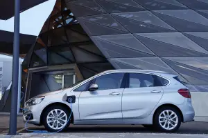 BMW 225xe - 60