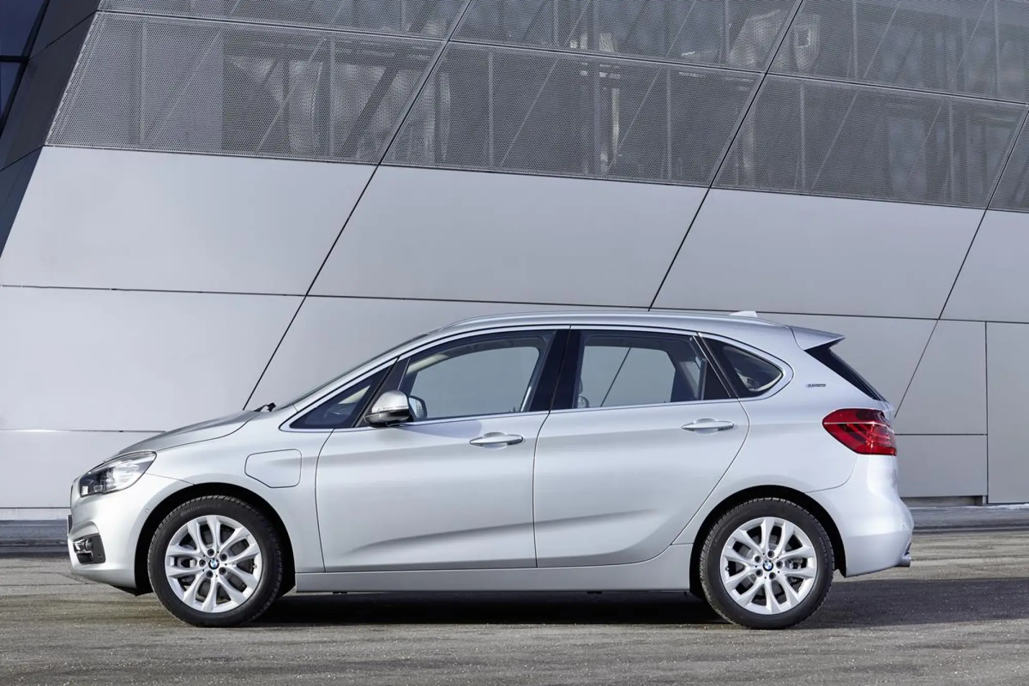 BMW 225xe - 66