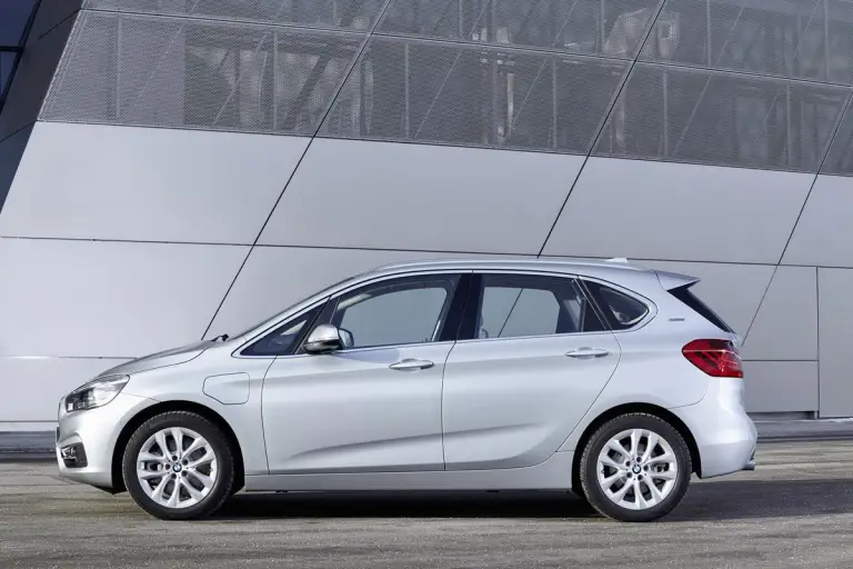 BMW 225xe - 66