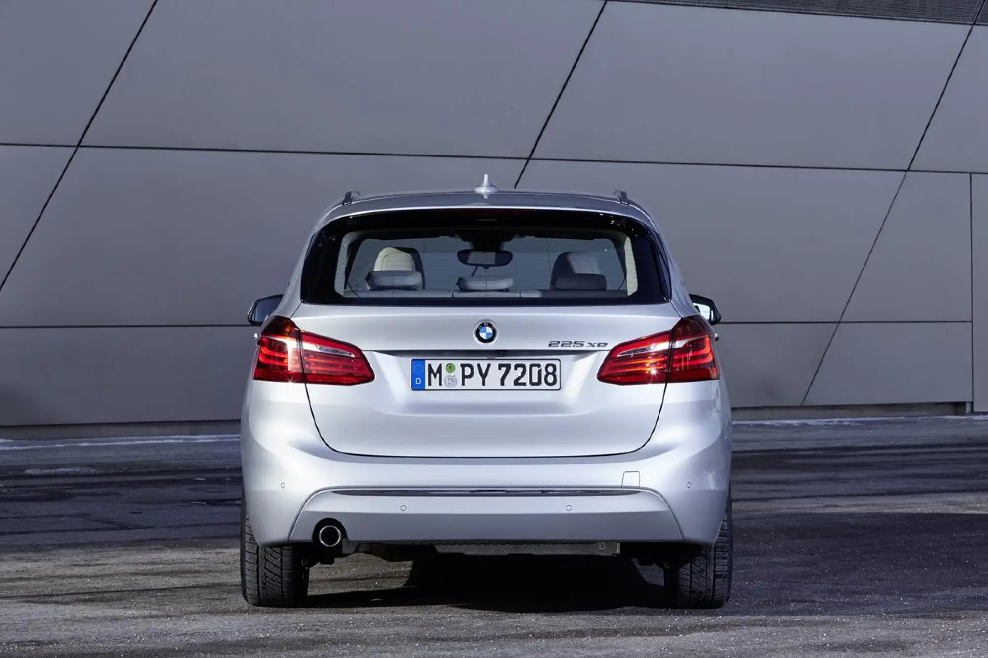 BMW 225xe - 69