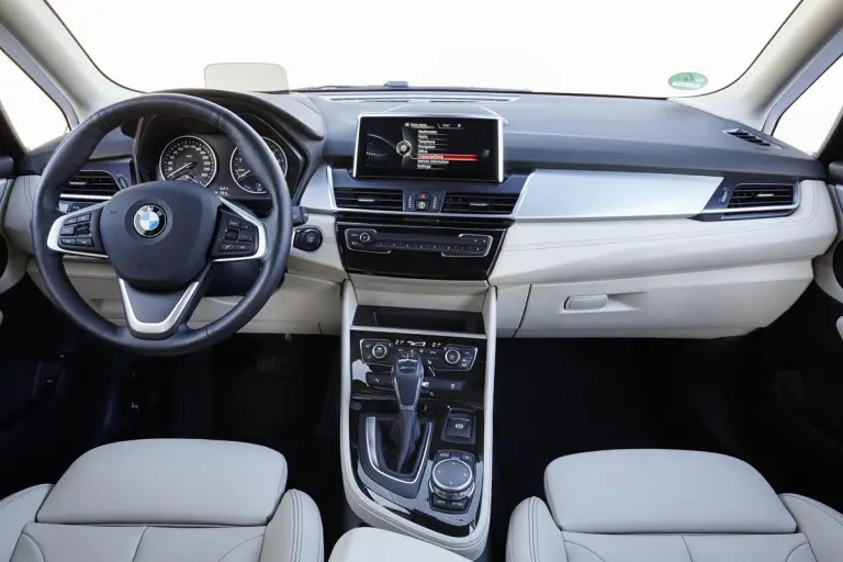 BMW 225xe - 75