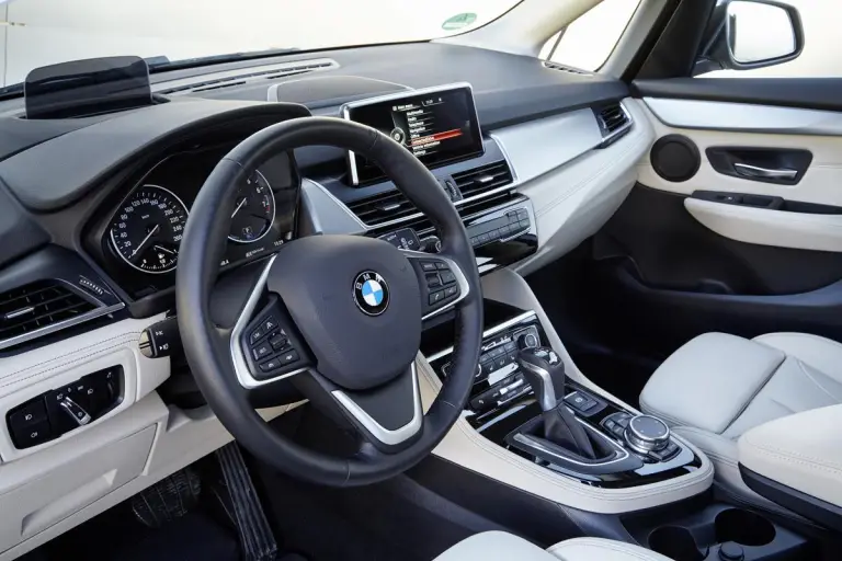 BMW 225xe - 77