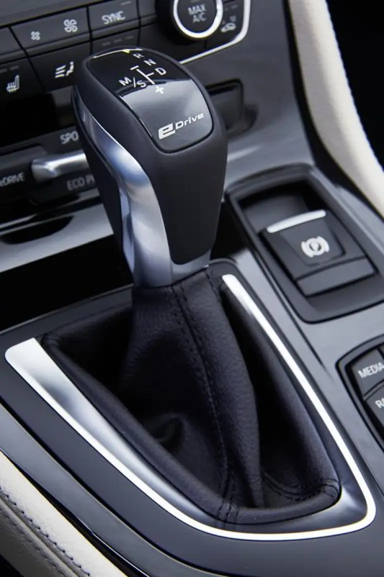 BMW 225xe - 79