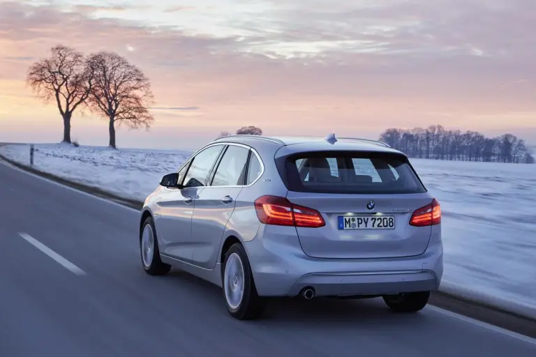 BMW 225xe - 8
