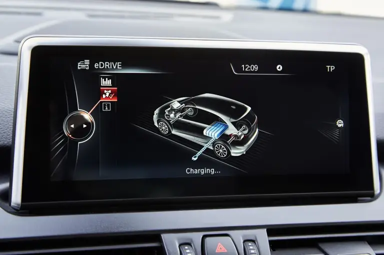 BMW 225xe - 96
