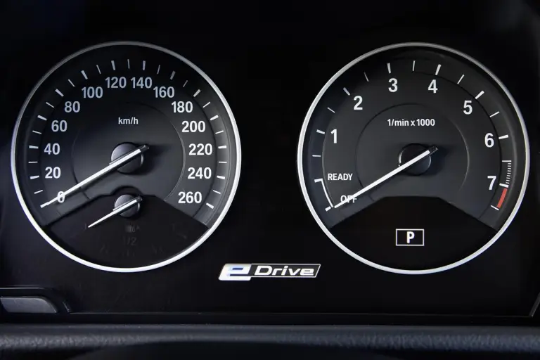 BMW 225xe - 97