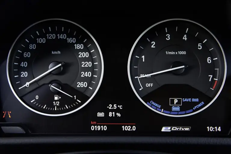 BMW 225xe - 99