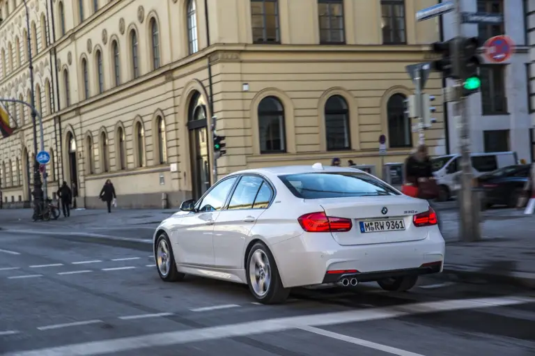 BMW 330e - nuova galleria - 13