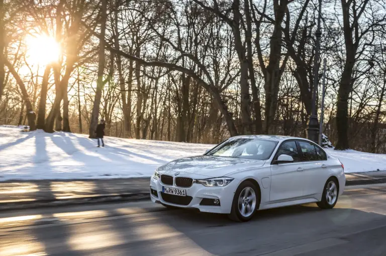 BMW 330e - nuova galleria - 16