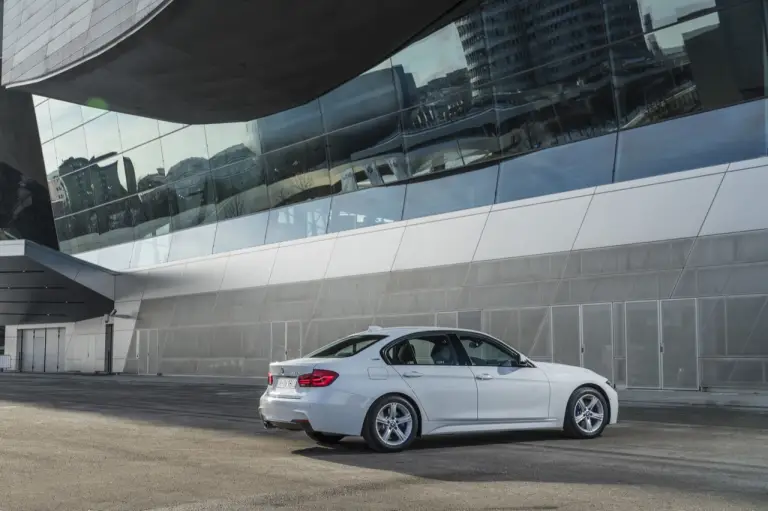 BMW 330e - nuova galleria - 43