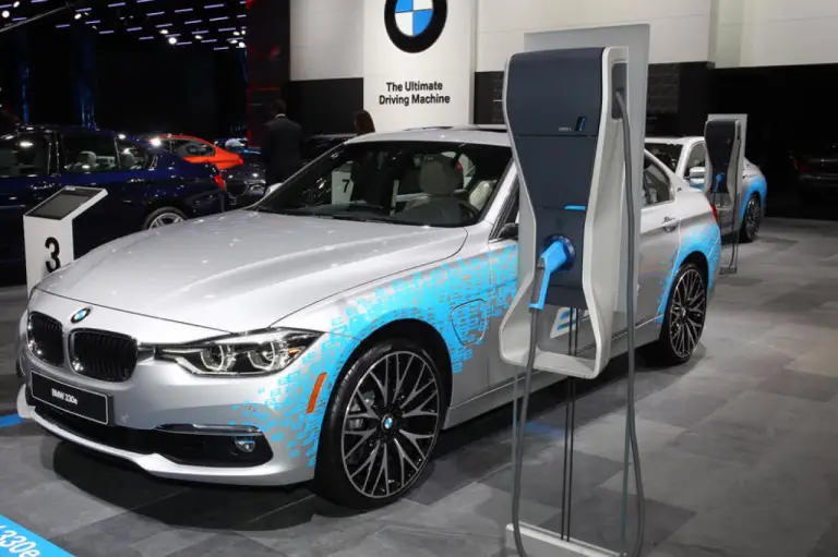 BMW 330e - Salone di Detroit 2016 - 2