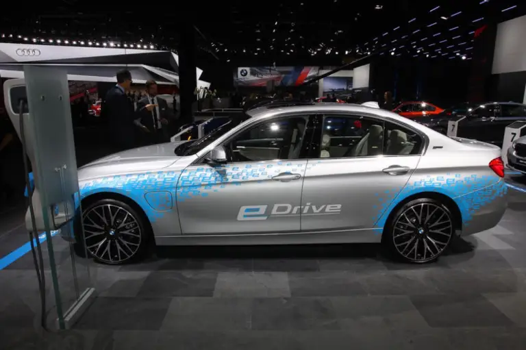 BMW 330e - Salone di Detroit 2016 - 3