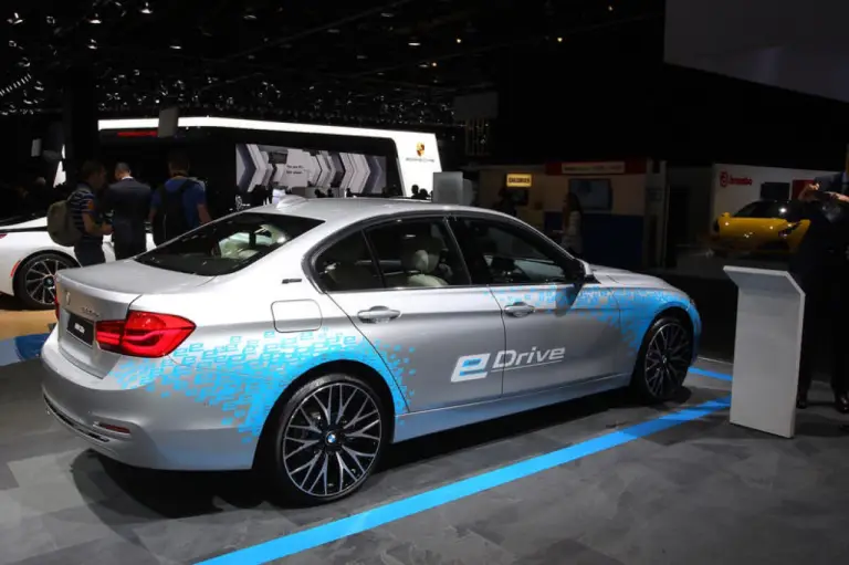 BMW 330e - Salone di Detroit 2016 - 5