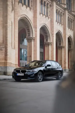 BMW 330e xDrive - 2