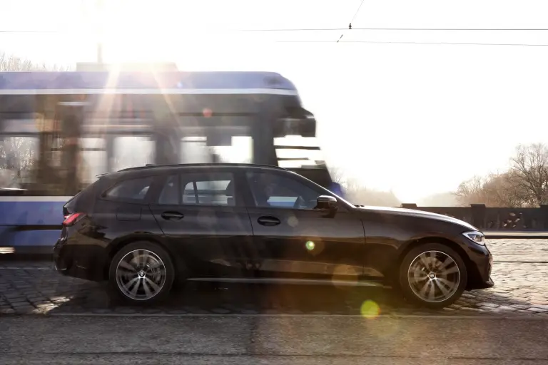 BMW 330e xDrive - 6