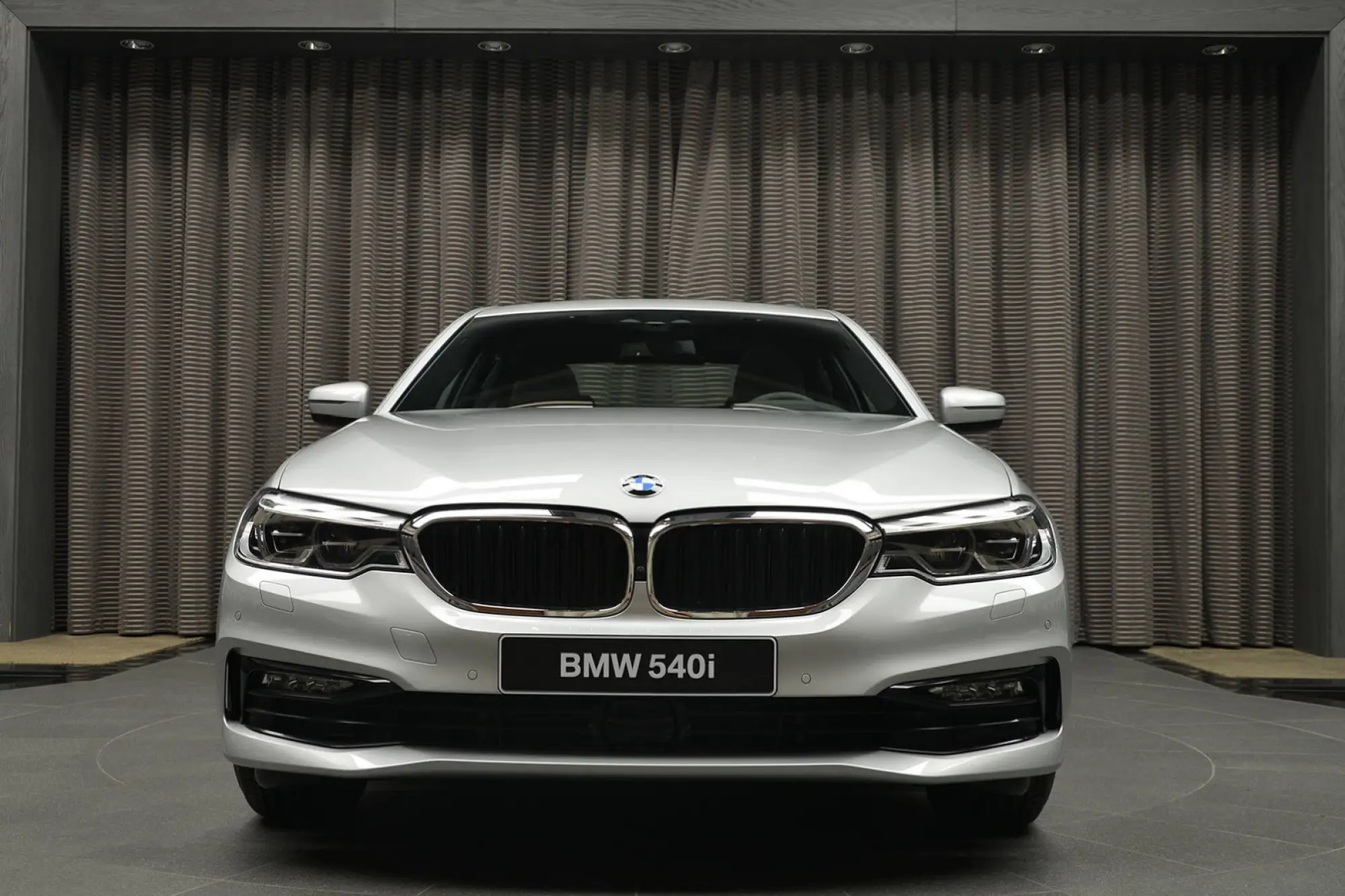 BMW 540i Sport Line - 23