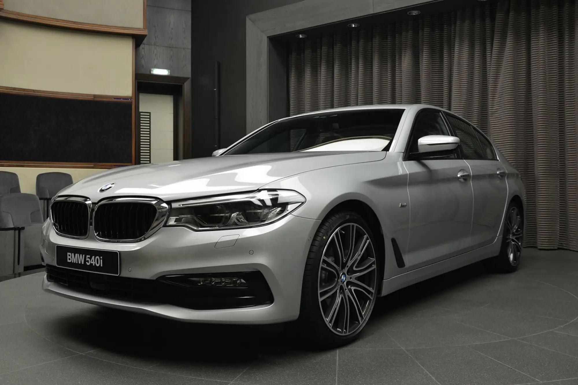 BMW 540i Sport Line - 25