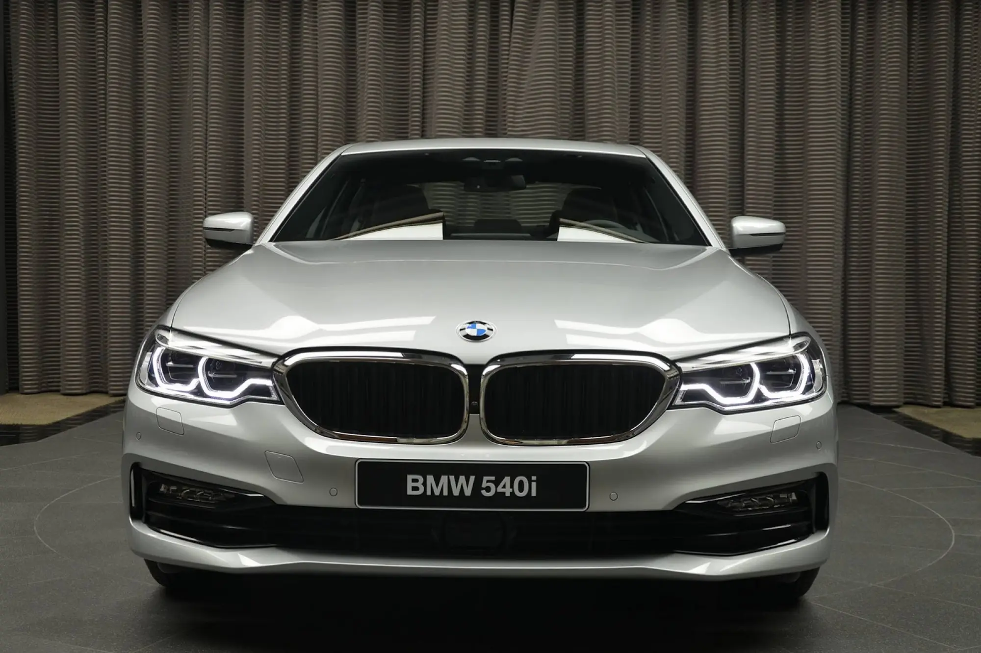 BMW 540i Sport Line - 27