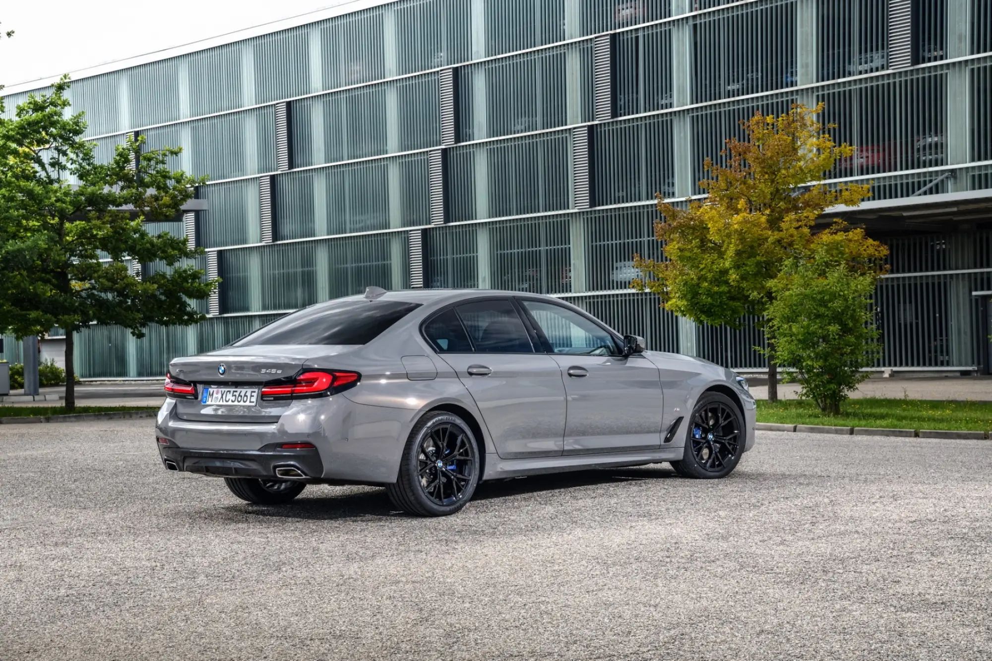 BMW 545e xDrive - 57