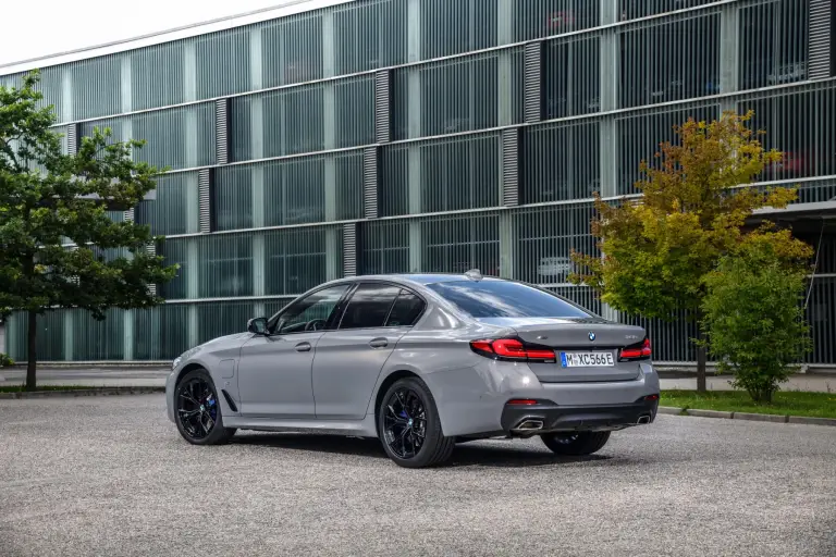 BMW 545e xDrive - 58