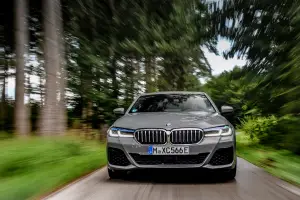 BMW 545e xDrive - 43