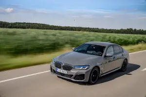 BMW 545e xDrive - 32