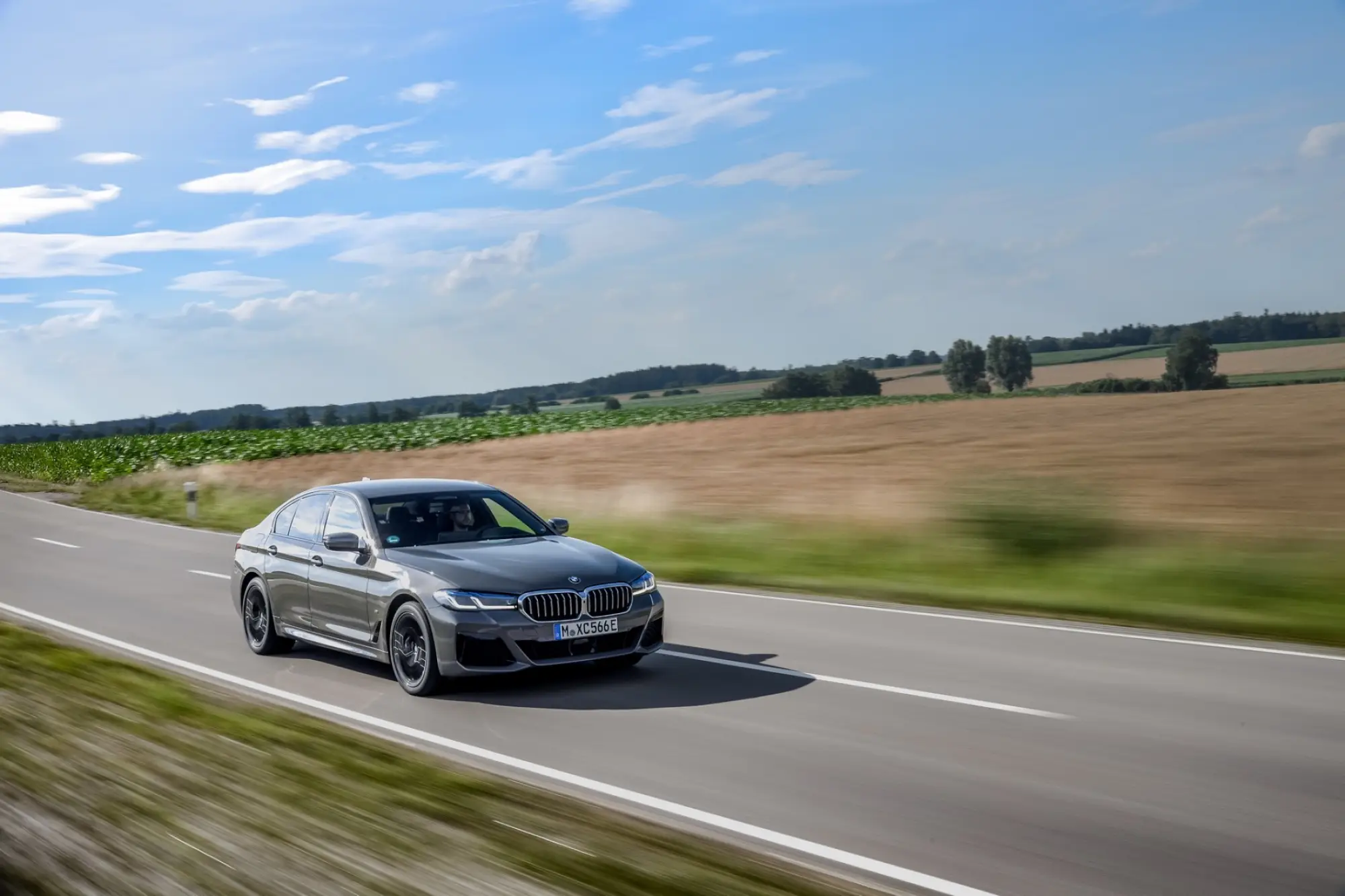 BMW 545e xDrive - 30