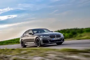 BMW 545e xDrive - 23