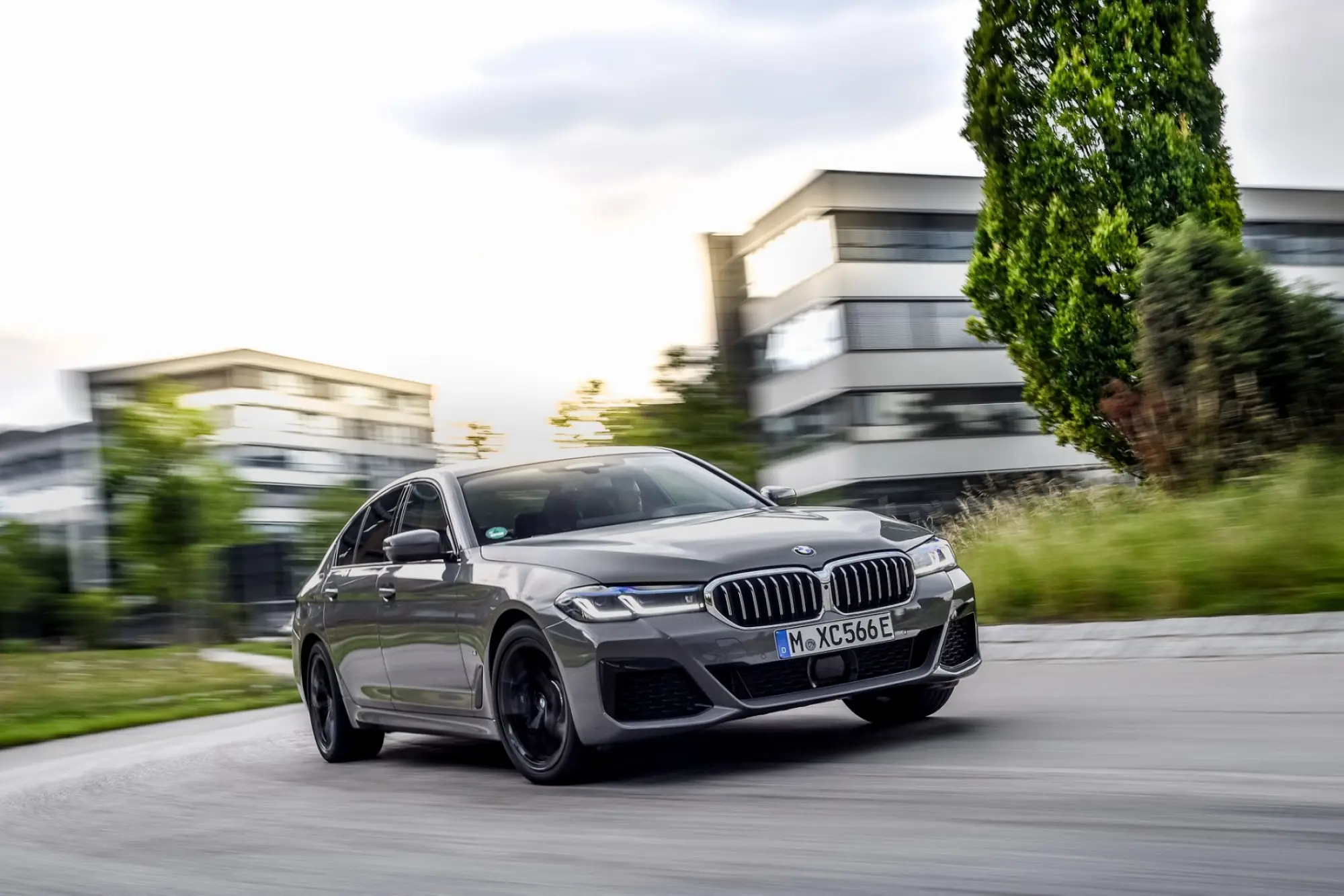 BMW 545e xDrive - 19