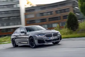 BMW 545e xDrive - 16