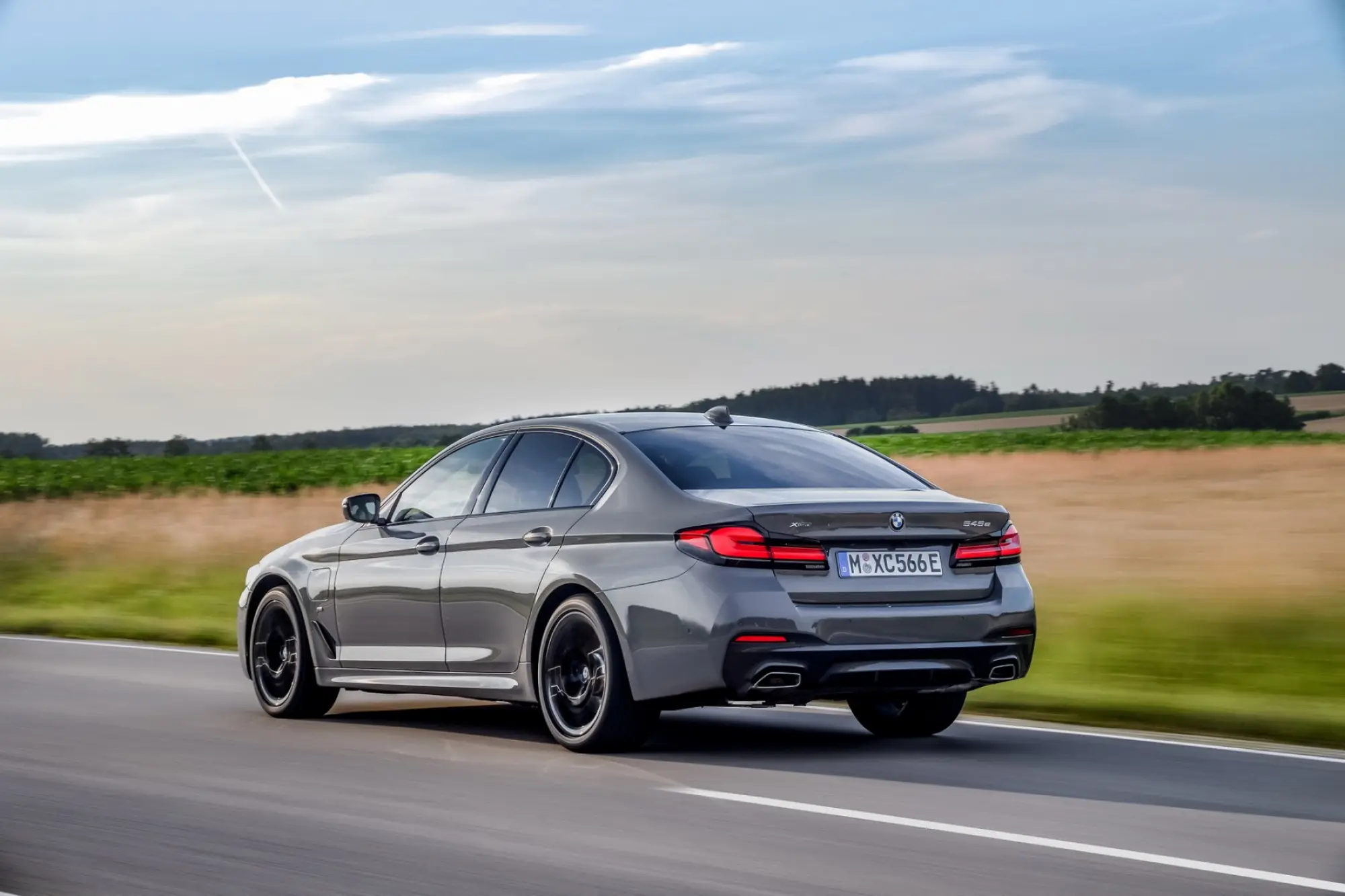 BMW 545e xDrive - 13